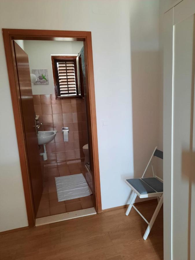 Studio-Appartements Emwey Trogir Exteriör bild