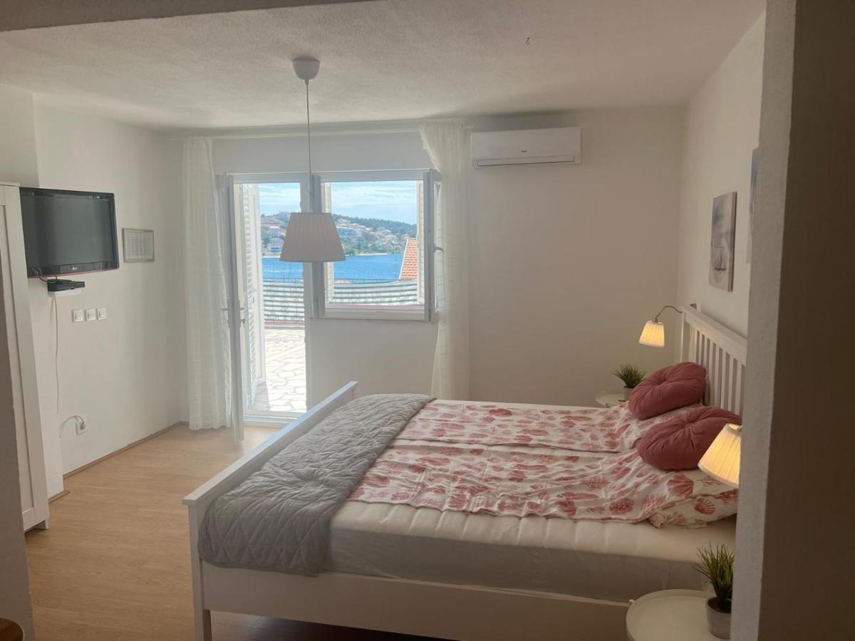 Studio-Appartements Emwey Trogir Exteriör bild