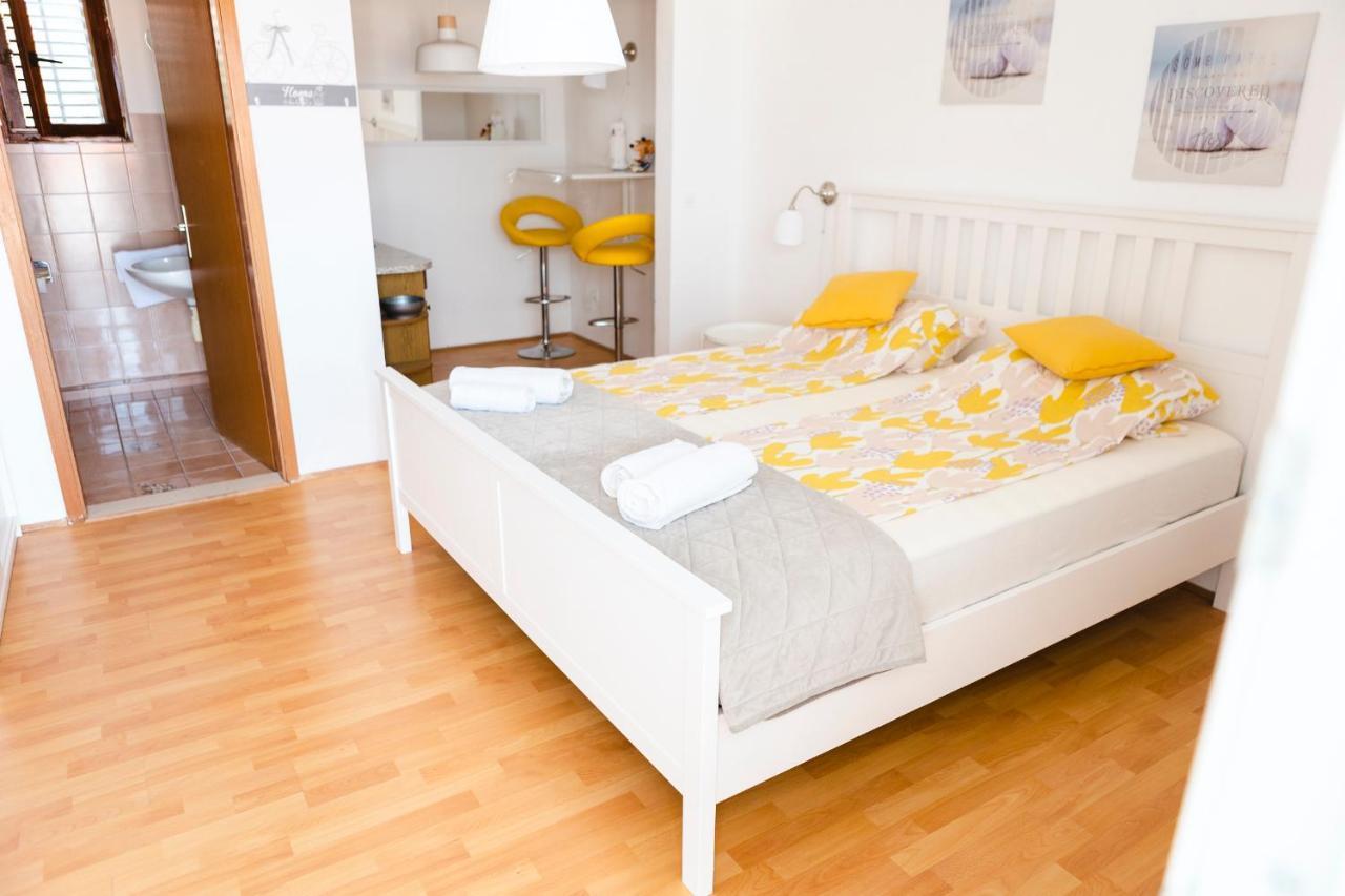 Studio-Appartements Emwey Trogir Exteriör bild