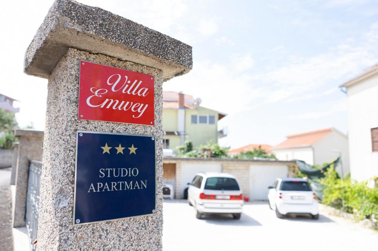 Studio-Appartements Emwey Trogir Exteriör bild
